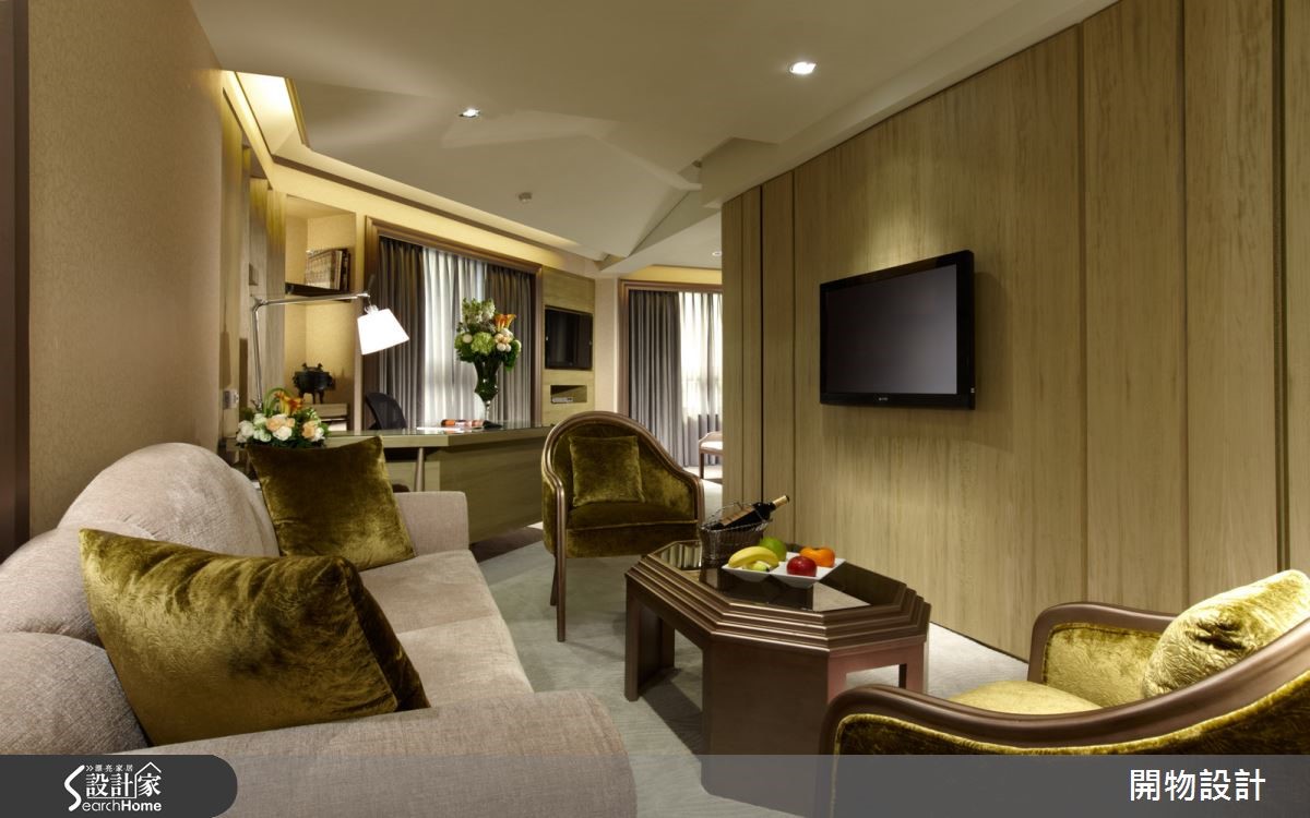 在台北市五星飯店的套房中，設計師替七十多間房間注入